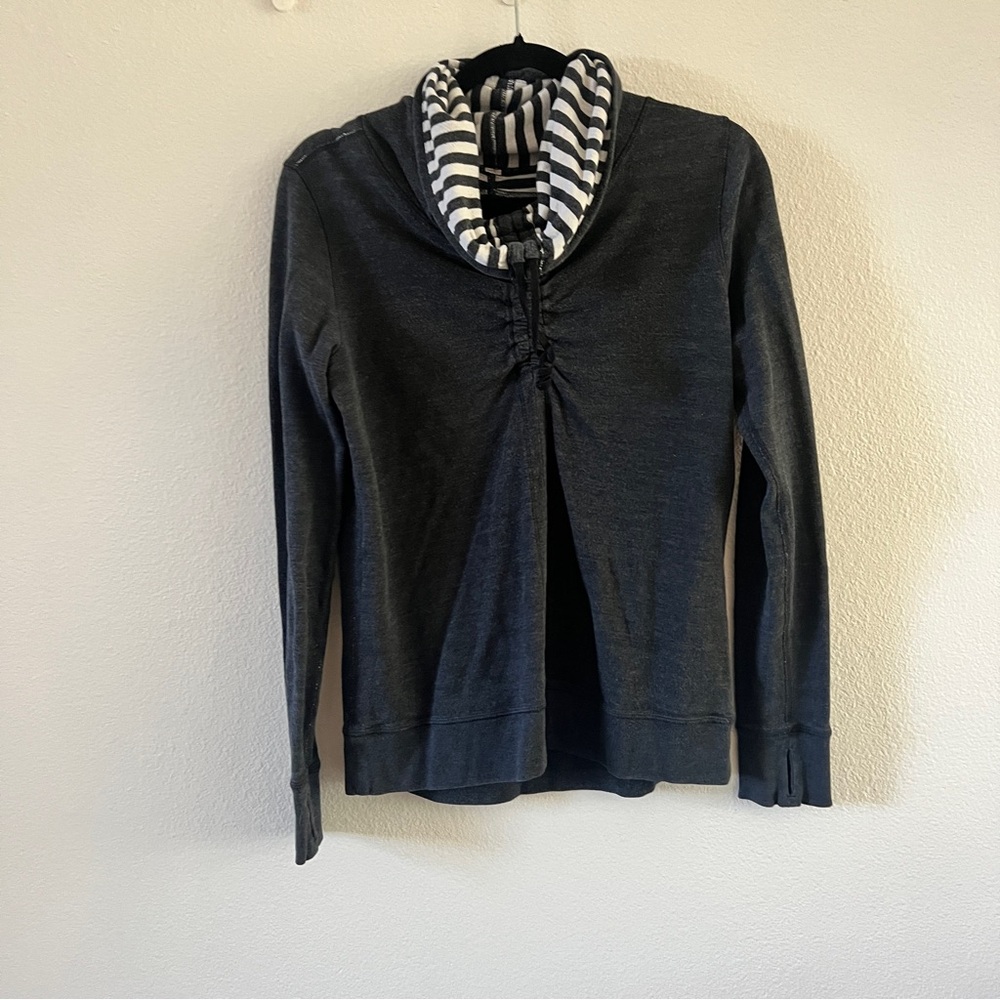 Lululemon reversible funnel neck sweatshirt, small